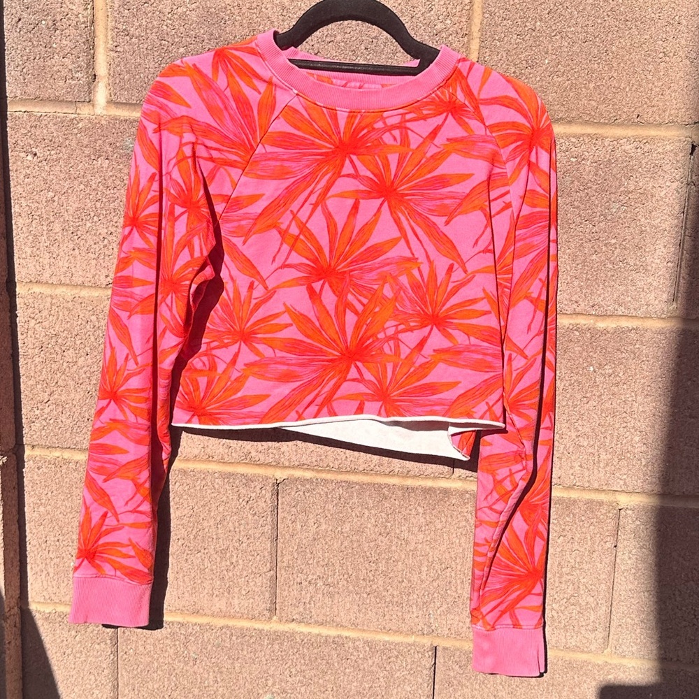 Women’s tropical summer vibes palm tree beautiful bright neon pink crop pullover